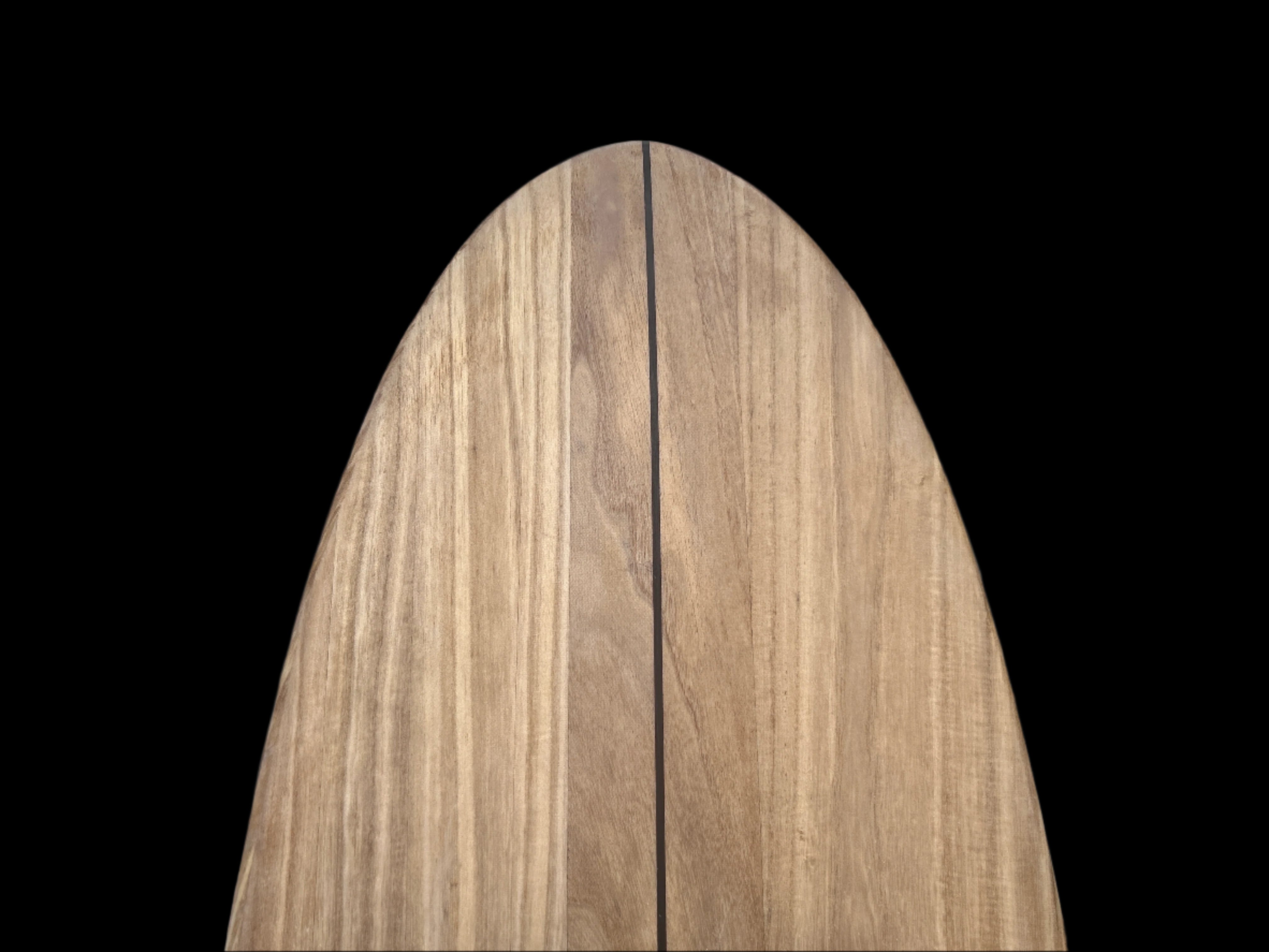 Nose d'une Planche de surf en bois avec un shape de mini malibu