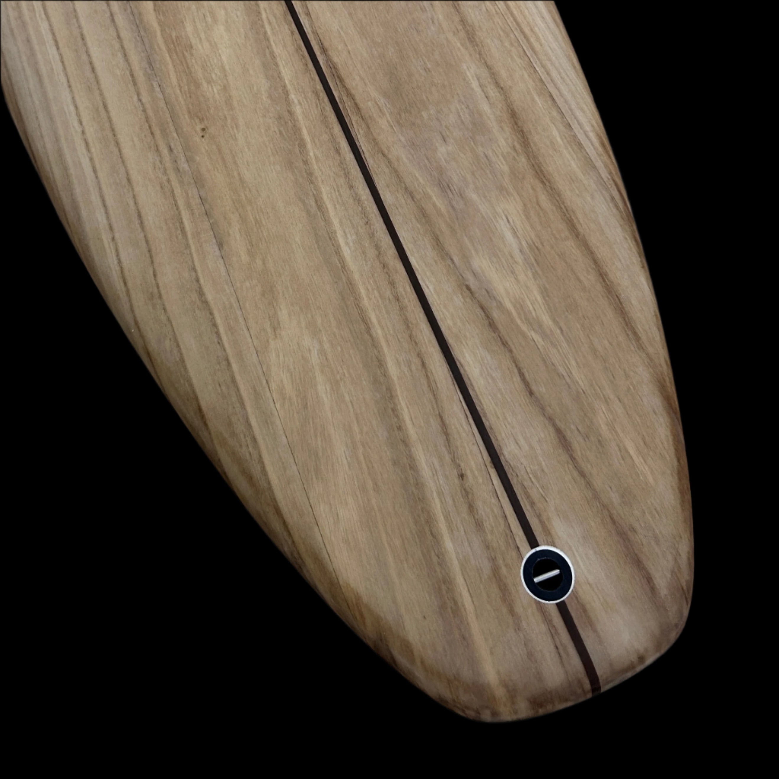 Vue de près du tail d'une planche de surf