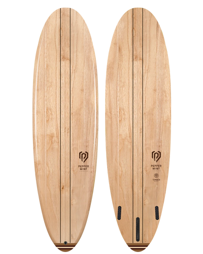 Planche de surf en bois vu du dessus avec un train et petit logo